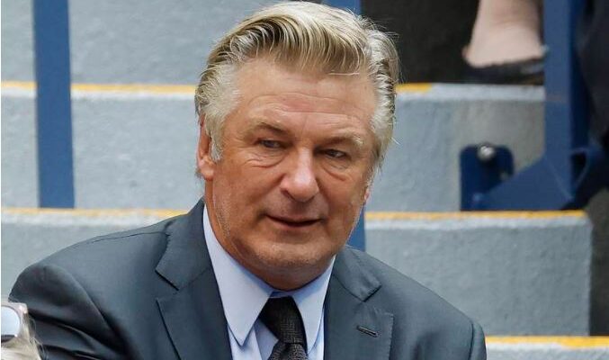 ‘Mi corazón está roto’, dice Alec Baldwin por muerte accidental de Halyna Hutchins