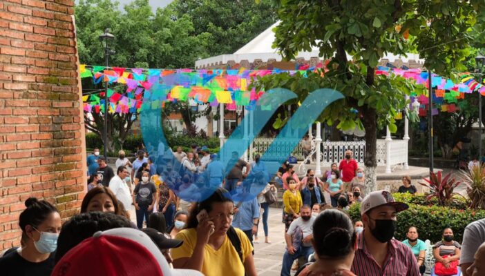 Se manifiestan trabajadores sindicalizados del Ayuntamiento en la Plaza de Armas