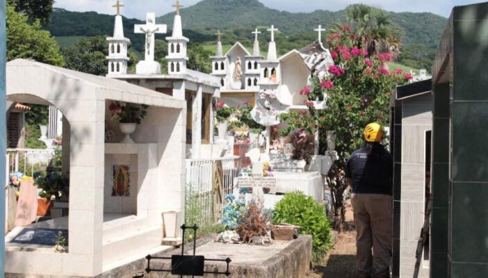 Tampoco podrás echarte un tequila en los panteones de Nayarit