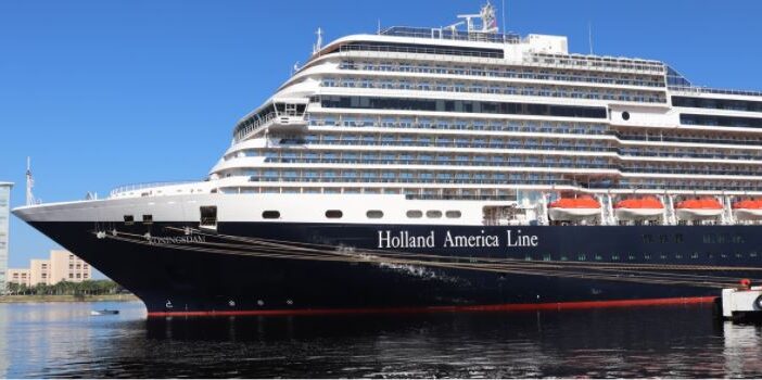 Llega el Koningsdam a Puerto Vallarta con 2,200 personas a bordo