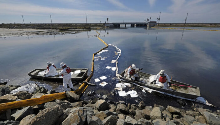 "Catástrofe medioambiental" en California tras un derrame de petróleo