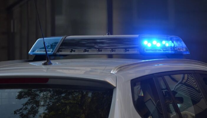 Detienen a policía por posesión de pornografía infantil