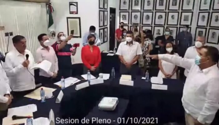 A regañadientes, regidores aprueban al nuevo secretario general y tesorero