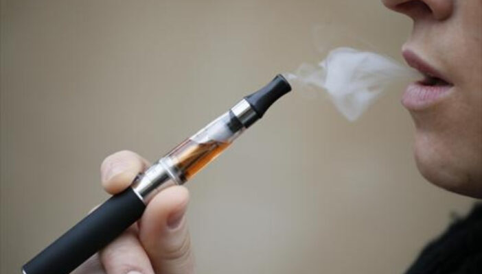 Presenta AMLO iniciativa contra cigarros electrónicos y 'vapers'