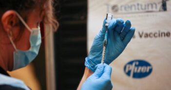 El lunes inicia la vacunación a menores de edad con comorbilidades