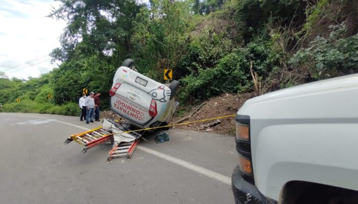 Aparatosa volcadura en la 544 deja una mujer lesionada