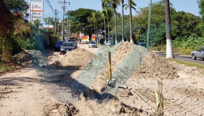 Gobierno municipal abandona obra en la calle Prisciliano Sánchez
