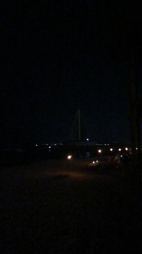 Muelle de Los Muertos tiene las luces apagadas, señalan turistas