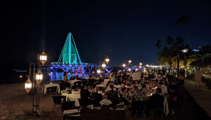 Tras quejas de vallartenses, volvieron a prender las luces del muelle