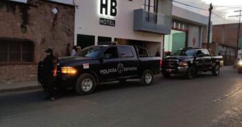 Rescatan policías estatales a 12 hombres que estaban privados de la libertad