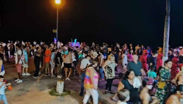 Miles acuden al malecón, a pesar del llamado a no ir