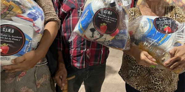Reparte CJNG despensas a damnificados por "Pamela" en Tuxpan