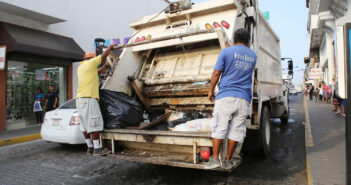 Invita profe Michel a los vallartenses a no sacar la basura el 25 y el 1 de enero