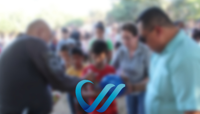 Policías reparten juguetes en varias colonias de Puerto Vallarta