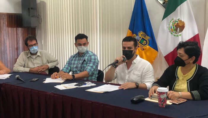 Se queja Luis Munguía por Villa Navideña, pero no hace nada al respecto