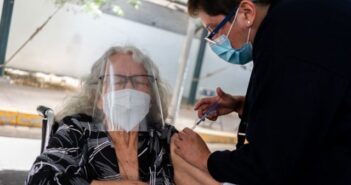 Este mes comenzará aplicación de refuerzo de vacuna a adultos mayores