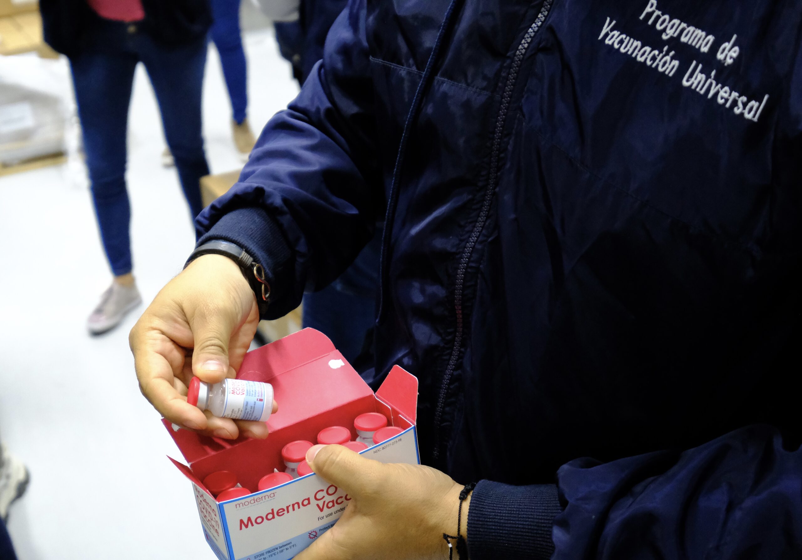 Llega a Jalisco vacuna de refuerzo para personal educativo