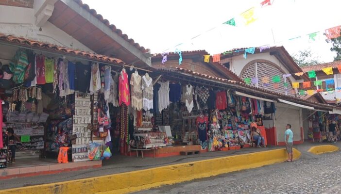 Modificarán ley de ingresos para no afectar a locatarios de mercados en Vallarta