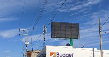 No instalarán anuncio en el espectacular frente al aeropuerto