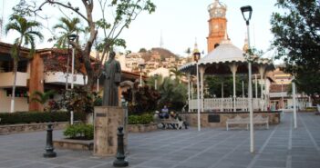 Exigen comerciantes que no se den permisos de venta en plaza de armas