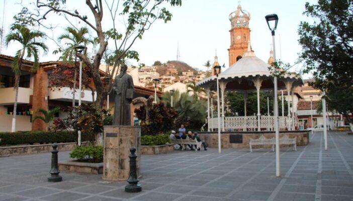 Exigen comerciantes que no se den permisos de venta en plaza de armas