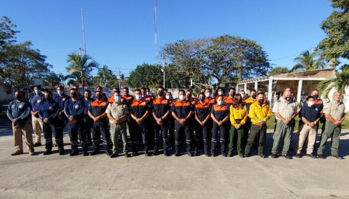 Capacitan a elementos de PCyB para combatir incendios forestales