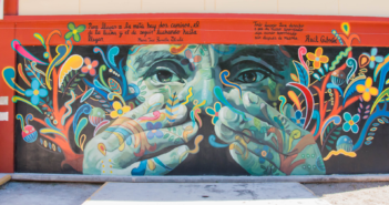 Develan el mural ‘13 Flores’ en la Escuela Secundaria 84