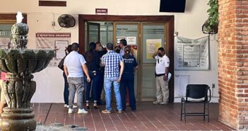 Mujer transgénero toma las oficinas del Registro Civil