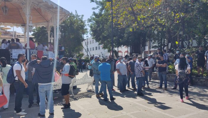Sindicalizados de Puerto Vallarta señalan "hostigamiento laboral" y toman la presidencia