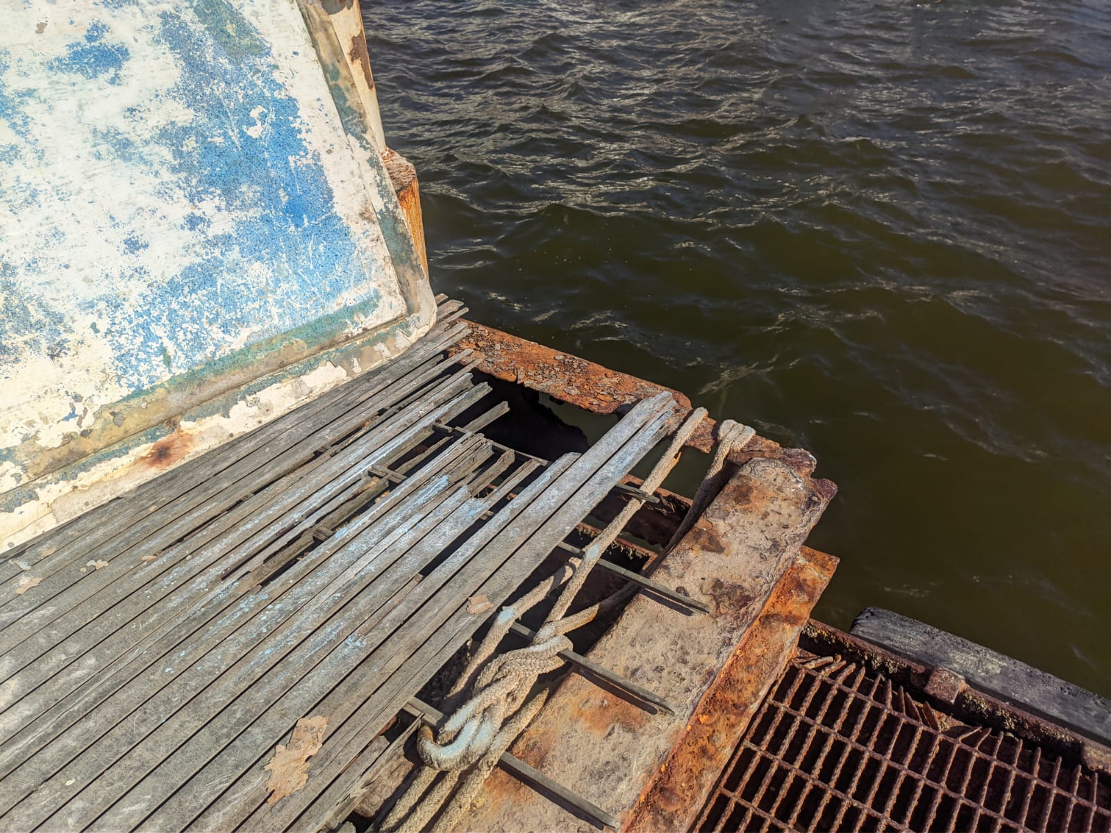 Muelle de Los Muertos pone en riesgo a los turistas 1 Muelle de Los Muertos pone en riesgo a los turistas