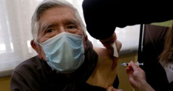 ¿Cuarta dosis? AMLO promete más vacunas a gobernadores