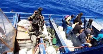 Marina asegura más de una tonelada de droga en Vallarta