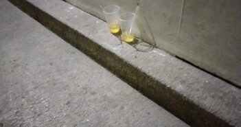 Usuarios del IMSS dejan basurero en las instalaciones