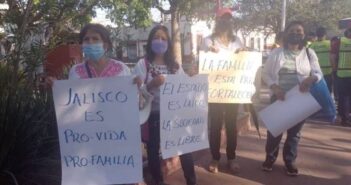 Pro familia se manifiestan en Jalisco
