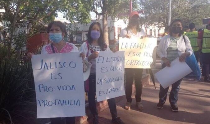 Pro familia se manifiestan en Jalisco