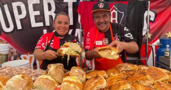 Regala 'Don Chava' 500 tortas por el bicampeonato del Atlas