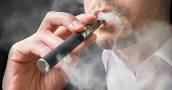 AMLO firma decreto para eliminar los vapeadores de México