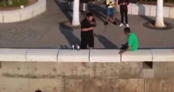 ¡Ya nos exhibiste! graban a pareja intimando en el malecón