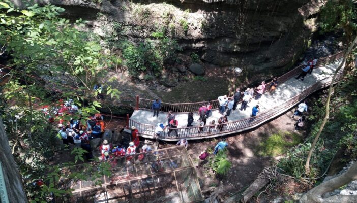 Reinauguraban puente colgante y colapsa; hay varios heridos