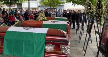 Rinden homenaje a policías caídos en El Salto