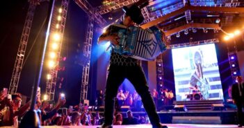 Alfredo Olivas rompe récord de asistencia en Vallarta