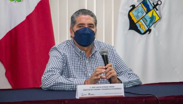 Una semana después de su 'exhibida', Ludvig Estrada sigue en su cargo