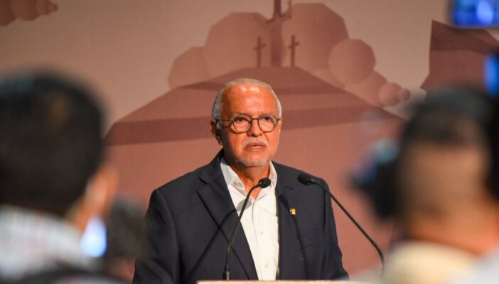 Insiste Navarro Quintero en injusticias con transportistas nayaritas