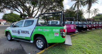 El banderazo 'simbólico' de patrullas que todavía no circulan