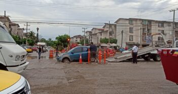 Se deslinda Seapal de daños en vehículo que cayó en zanja