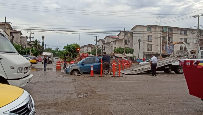 Se deslinda Seapal de daños en vehículo que cayó en zanja