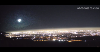 Meteoro entra a la atmósfera e ilumina el cielo de Chile