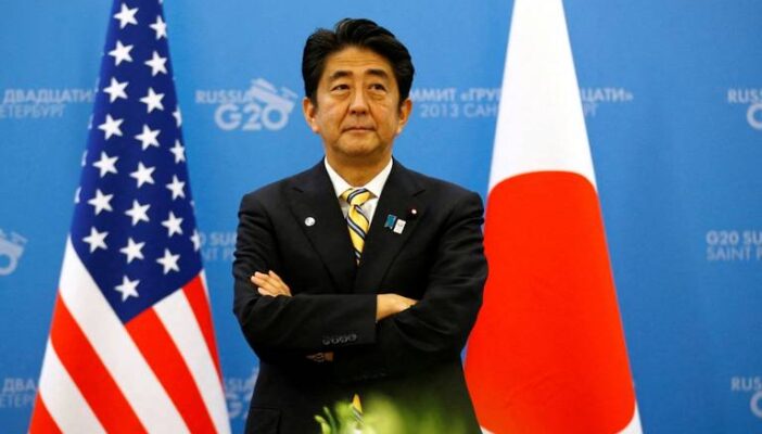 A tiros, matan a ex primer ministro de Japón, Shinzo Abe