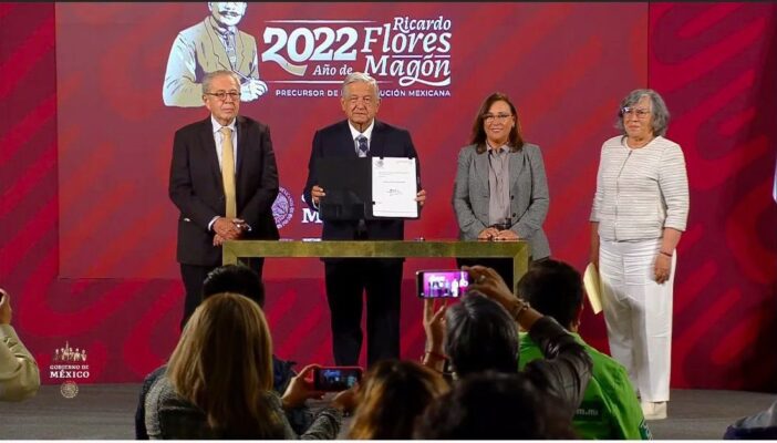 Envía López Obrador iniciativa para eliminar el horario de verano