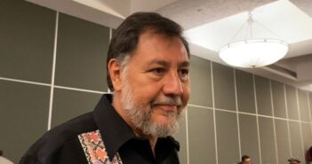 Exige Noroña a AMLO 'sacar las manos' del proceso interno en Morena